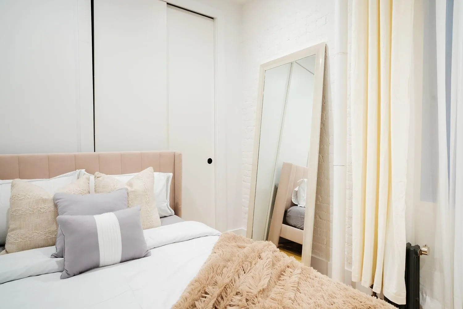 뉴욕 1288-4R Newly Furnished Prime Ues 2Br 아파트 0*,
